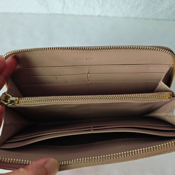 MIU MIU Crocodile-embossed Leather Zip Around Wallet Beige - Picture 2 of 15